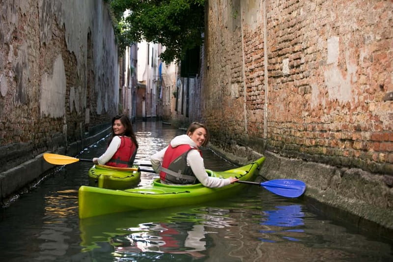 Venice: Guided Canal Kayak Tour at Day, Night, or Sunset - Stop-by-Stop: From Safety Briefing to Cannaregio Photo Views