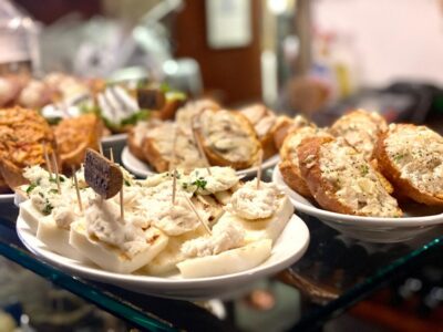 Venice: Guided City Highlights and Street Food Tour - Your 2.5 Hours in Venice: How the Tastings and Sights Fit Together