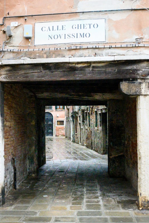Venice: Guided Tour of Synagogues and Ghetto Area - Entering Venice’s Jewish Ghetto with a real guide, not a lecture
