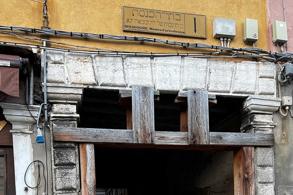 Venice: Guided Tour of the Jewish Ghetto and Synagogue Visit - How the guide connects the ghetto to the wider Venetian Republic