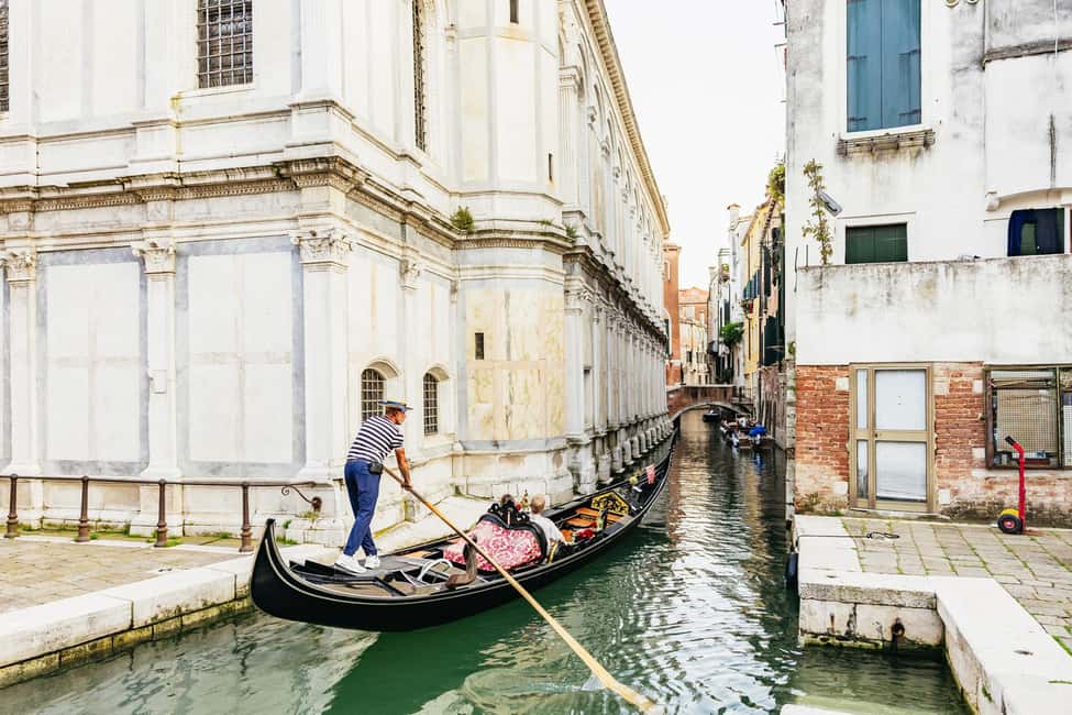 Venice: Highlights and Hidden Gems Night Walking Tour - Meeting Valerio and Getting Oriented in Venice’s Night Maze