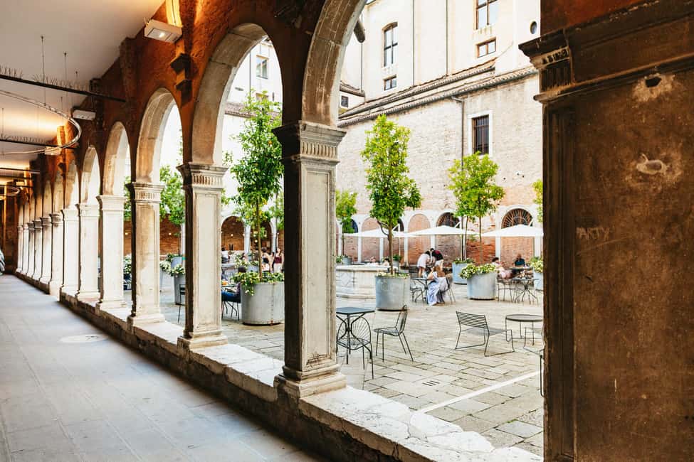 Venice: Highlights and Hidden Gems Night Walking Tour - Photo Stops That Feel Natural (Not Like a Script)