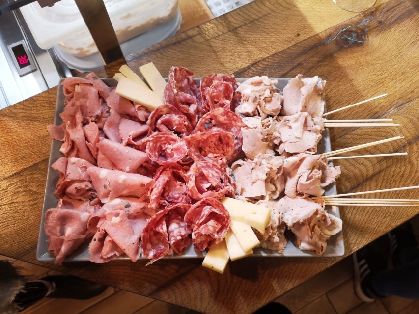 Venice: Jewish Ghetto and Cannaregio Food and Wine Tour - The Jewish Ghetto stops: Rabbi’s House, synagogues, and real context