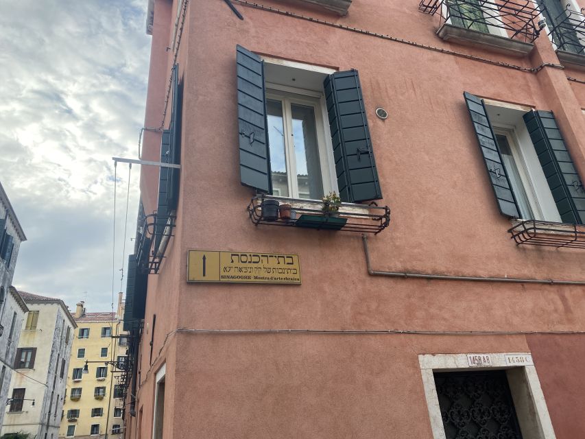 Venice: Jewish Ghetto and Cannaregio Food and Wine Tour - Crossing Rialto Bridge: from ghetto streets back into Venice’s food rhythm