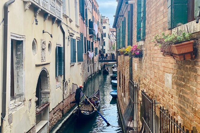 Venice: Jewish Ghetto & Cannaregio Area Food Tour: Pasta Wine Gelato and More! - Food quality and variety: why the tastings feel like more than snacks