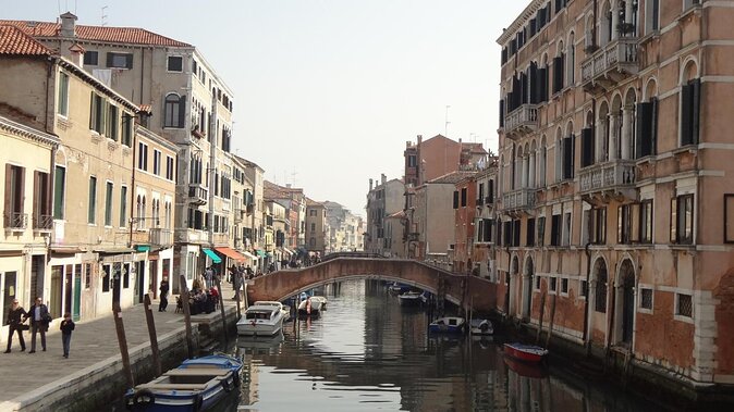 Venice: Jewish Ghetto Walking Tour with Synagogues Visit - Key things you’ll notice on this Venice Jewish Ghetto walk