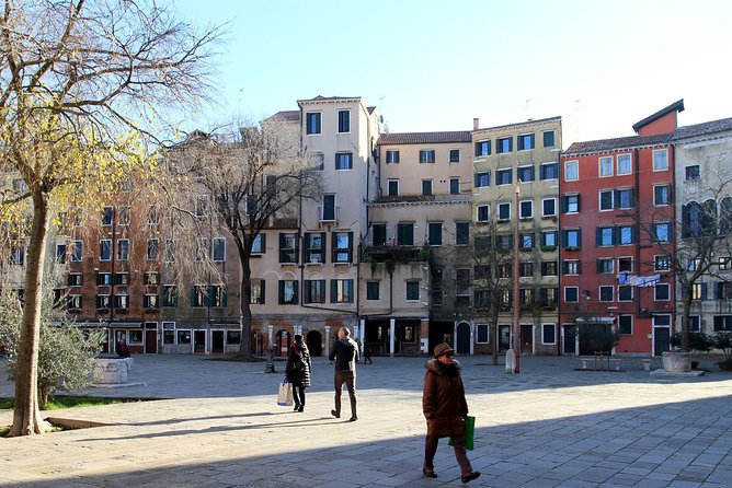 Venice: Jewish Ghetto Walking Tour with Synagogues Visit - Entering Venice’s Jewish Ghetto: why this route feels different
