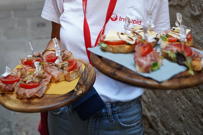 Venice Like a Local: Food, Wine & Spritz Tour with Traghetto Ride - The traghetto ride: a short ferry, big viewpoint