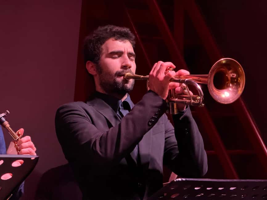 Venice: Live Concert with Dinner or Aperitif at LL JAZZ Club - Service speed: what to expect when the room gets busy