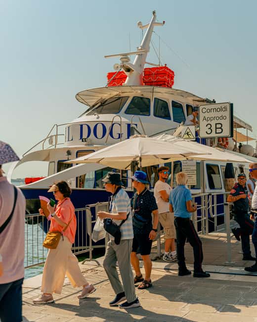 Venice: Murano and Burano Boat Tour with Glass Factory Visit - Murano free time: use the hour for a focused walk