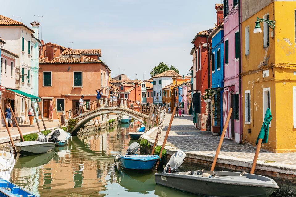 Venice: Murano and Burano Boat Tour with Glass Factory Visit - The pacing reality check: how long each island really lasts