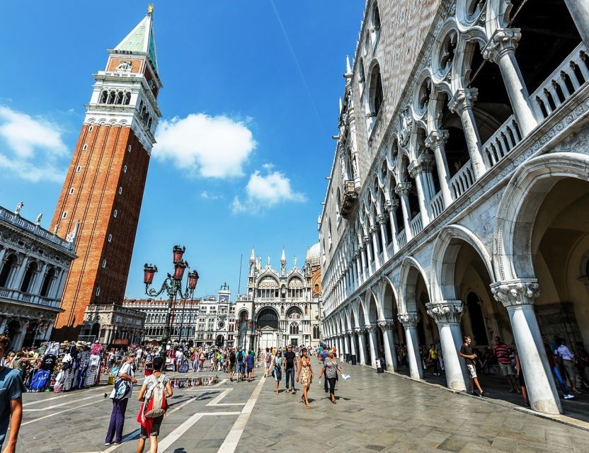 Venice, Murano, and Burano Excursion from Jesolo - Burano lace and colored houses: museum options and smart lunch breaks