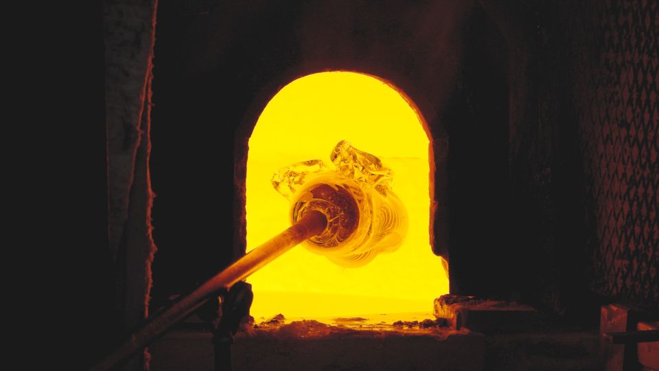 Venice: Murano Glass Factory Guided Tour with Prosecco - Entering the Gino Mazzuccato factory without the queue