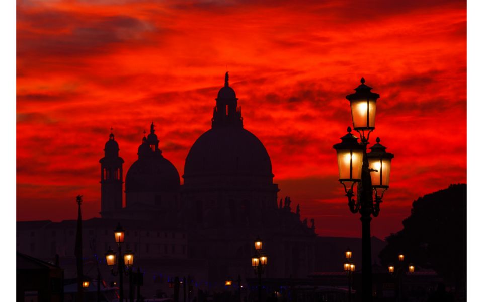Venice: Mysterious Tales of Ghosts and Murders - A Venice ghost story that starts with street-level clues