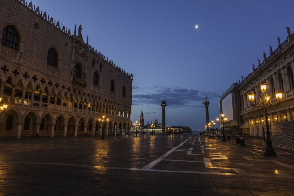 Venice: Private After Dark Tour and Gondola Ride - Key things to know before you go