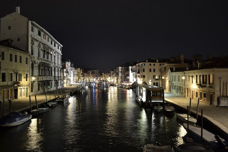 Venice: Private After Dark Tour and Gondola Ride - Rialto Bridge after dark: iconic views with a quieter feel