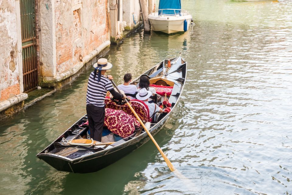 Venice: Private Gondola Cruise for up to 5 Passengers - Key highlights to look for
