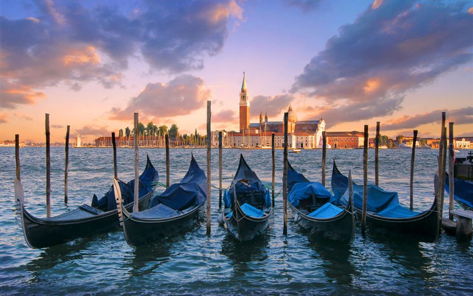 Venice: Private Gondola Cruise for up to 5 Passengers - The Gondolier Experience: Private Ride, Not a Full Guided Tour