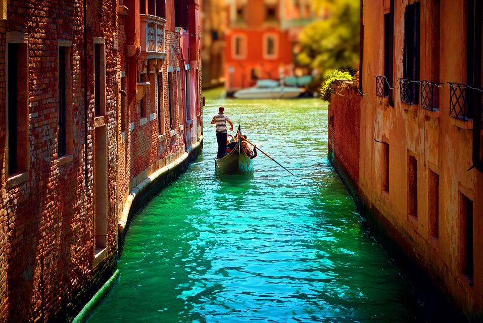 Venice: Private Gondola Cruise for up to 5 Passengers - Practical Tips for a Smoother Ride and Better Photos