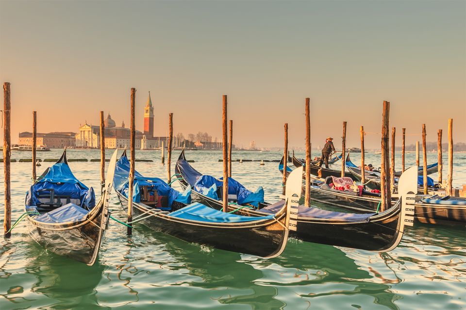 Venice: Private Gondola Cruise for up to 5 Passengers - Price and Value: Why This Costs So Much