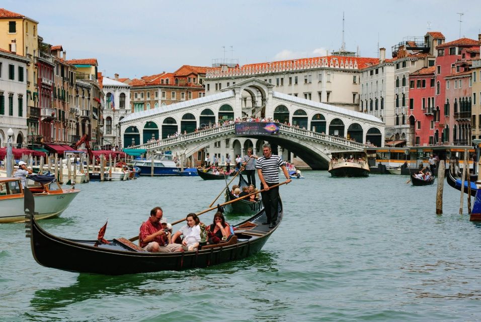 Venice: Private Gondola Cruise for up to 5 Passengers - What a 30-Minute Private Gondola Ride Really Includes