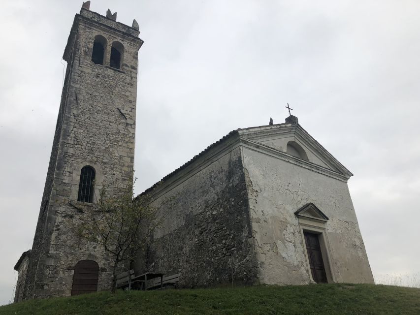 Venice: Prosecco Hills Wineries Tour with Tastings and Lunch - Stop 1 winery: learning the Prosecco basics with scenic breathing room