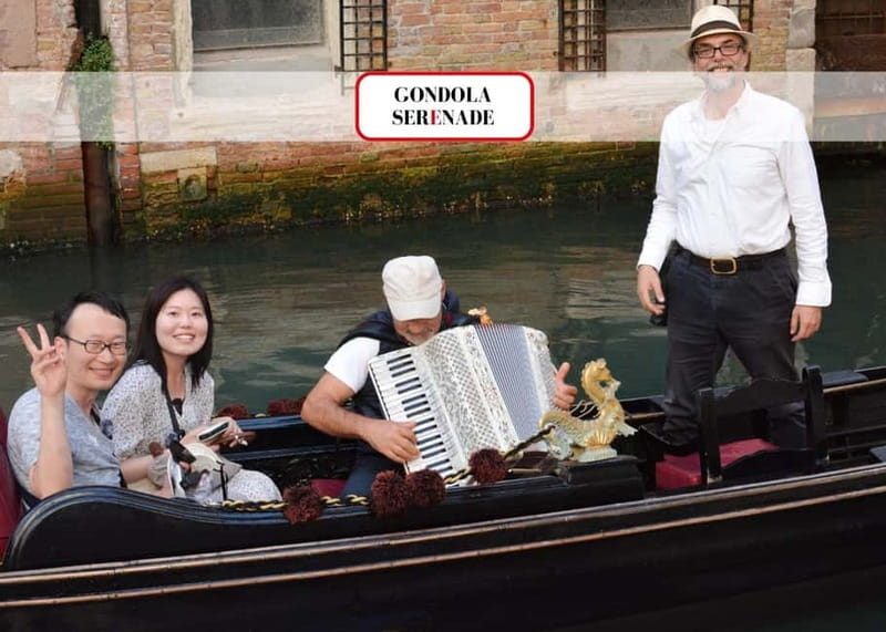 Venice: Romantic Shared Gondola Serenade on the Grand Canal - A shared gondola with real music: why this setup works
