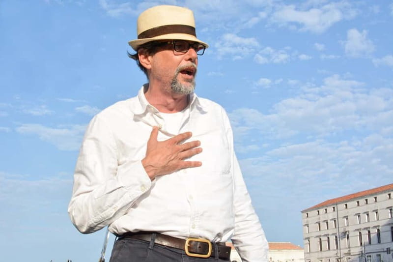 Venice: Romantic Shared Gondola Serenade on the Grand Canal - The virtual reality sunset moment: a modern extra on old-water Venice