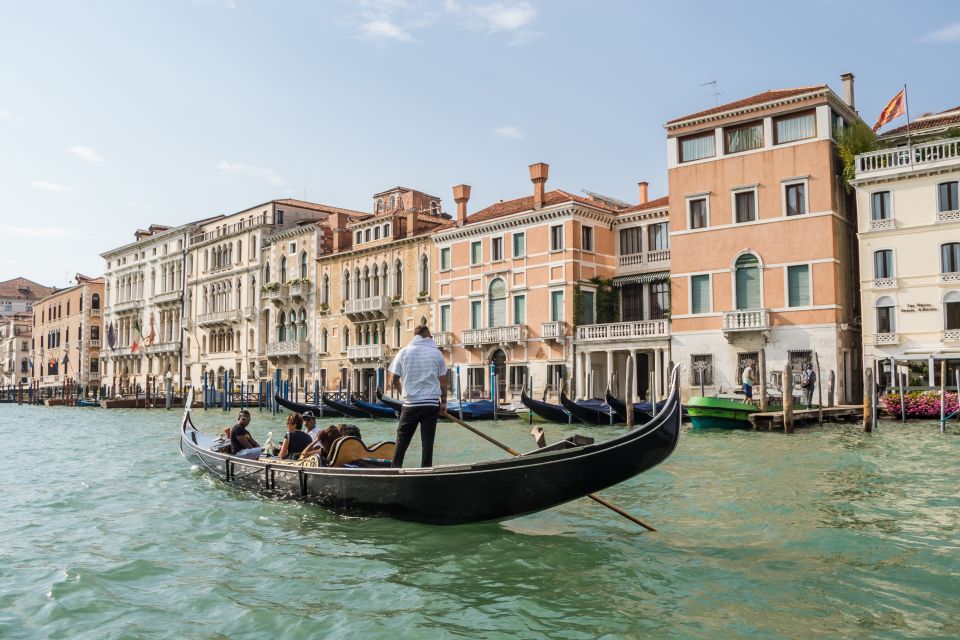 Venice: Shared Gondola Ride Across the Grand Canal - Timing Reality Check: When the 30 Minutes Becomes Less