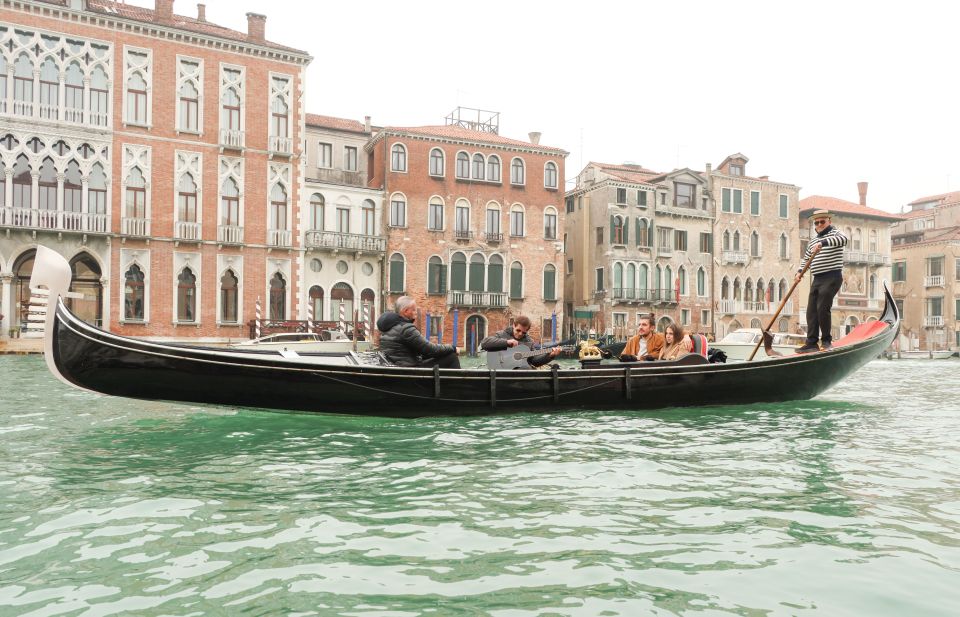 Venice: Shared Gondola Ride and Serenade - Where You Meet: Gondola Station Santa Maria del Giglio