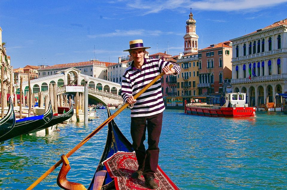 Venice: Shared Gondola Ride through the Lagoon City - Gondolier Expectations: Sit Back, Watch, and Don’t Look for a Guide