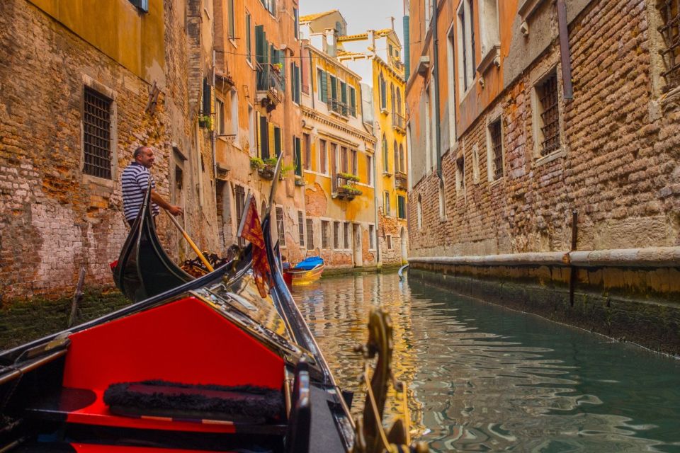Venice: Shared Gondola Tour - Gondolier Interaction and Language: Expect Warmth, Not a Script