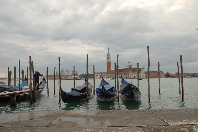 Venice Skip the Line Saint Mark's Basilica and Doge's Palace Private Tour - Bridge of Sighs and the prison complex: the darker side of rule