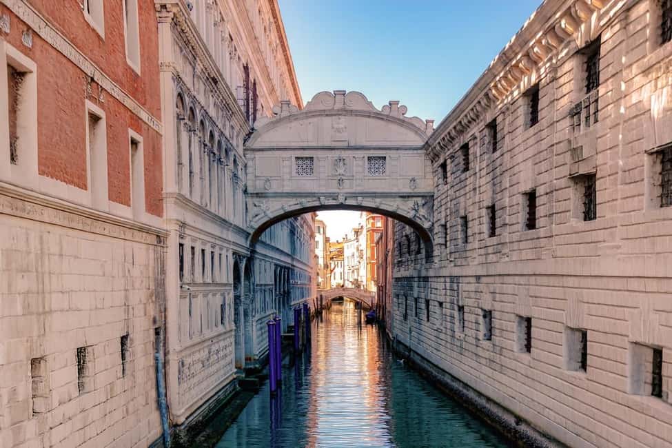 Venice: St. Mark's, Doges Palace, Rialto, and Gondola Tour - Rialto Bridge and the walk that gives you context