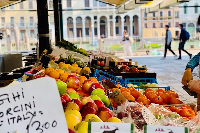Venice Street Food Tour with Local Guide with Local Food Market Visit - Why starting near Rialto Bridge makes the whole tour easier