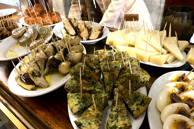 Venice Street Food Tour with Local Guide with Local Food Market Visit - The squares and landmarks you pass between snacks