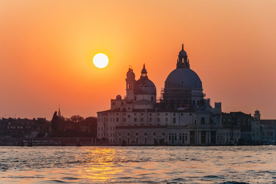 Venice: The Ghost & Legends Walking Tour - Meeting next to the post office of San Marco: start strong, stay oriented