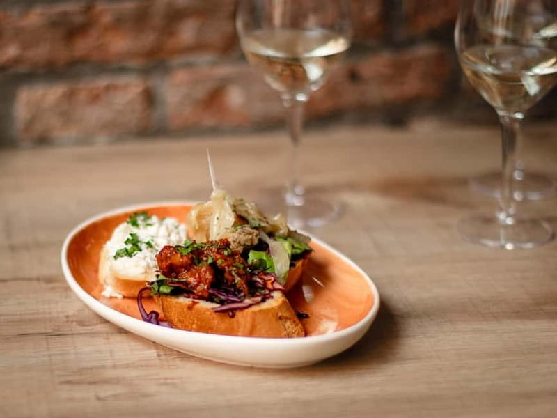 Venice: The Ultimate Food Tour with Wine & Spritz - Stop-by-Stop: What the Evening Feels Like