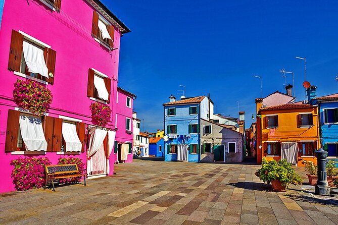 Venice Trilogy: Murano, Burano & Torcello by Lagoon Boat - Boat Comfort, Group Size, and Listening Tips