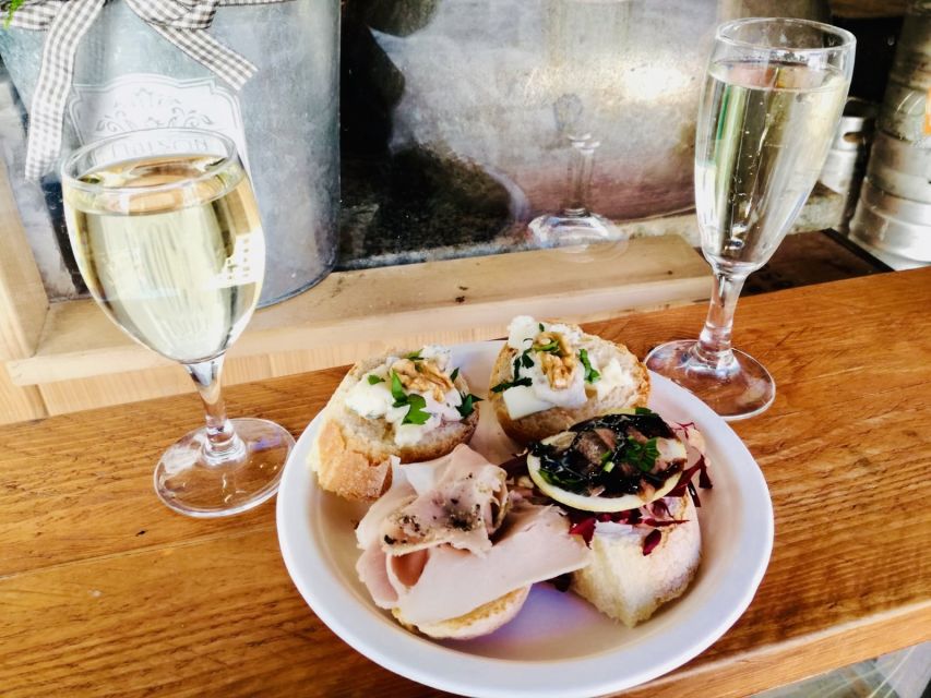 Venice: Venetian Style Carnival Pub Crawl - Learning the dialect: ordering wine like you know the place