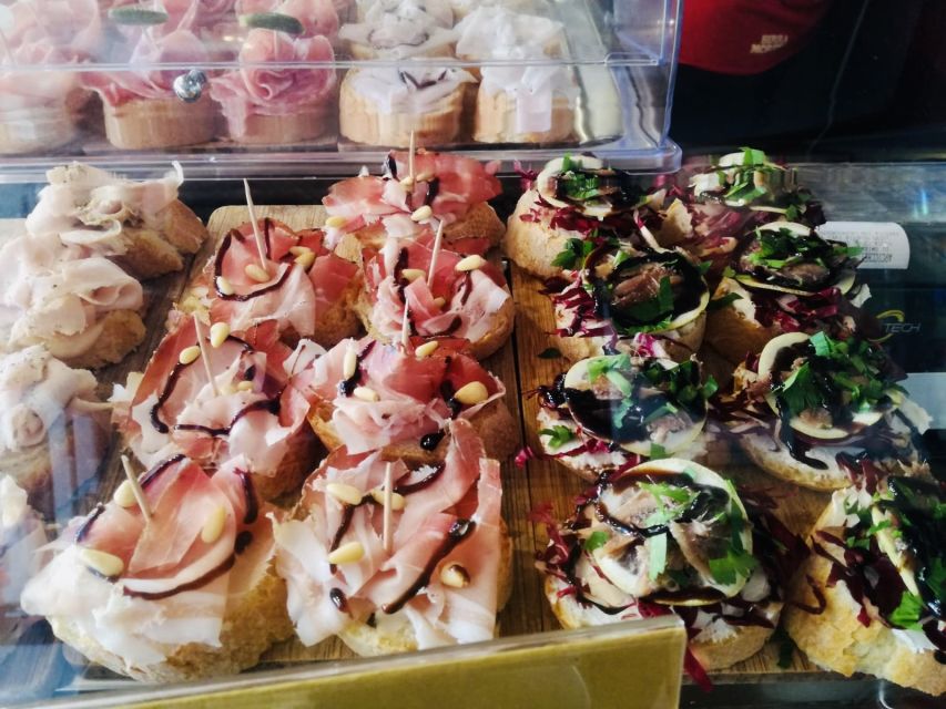 Venice: Venetian Style Carnival Pub Crawl - The pace, cold weather, and crowd reality