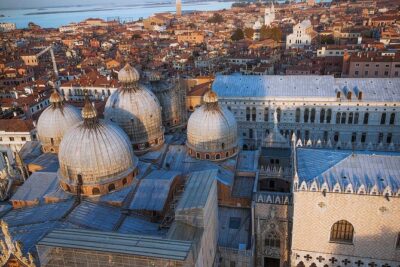 Venice Walking Tour plus Skip the Lines Doge's Palace and St Mark's Basilica Tours - Basilica di San Marco: Dress Code, Golden Mosaics, and More Than One Room