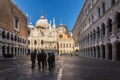 Venice: Winter Pass Top Attractions & City Walking Tour - The 1-hour walking tour: what you’re actually signing up for