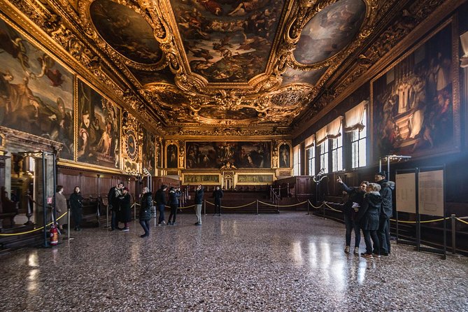 Venice: Winter Pass Top Attractions & City Walking Tour - Optional museum path: build your Venice from fashion to theatre