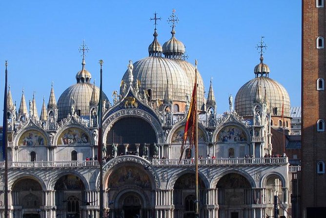Venice's Best: Basilica, Doge's Palace, Gondola & History Gallery - Gondola on the Canal Grande: App Commentary and the Reality of Shared Seating