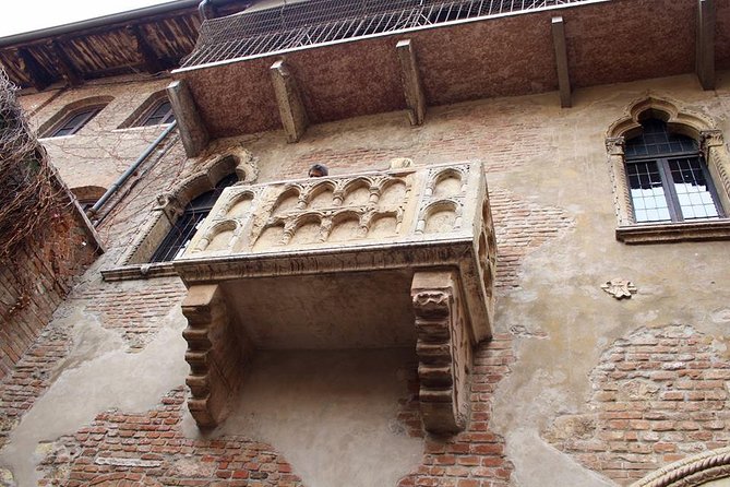Verona City Sightseeing Walking Tour of Must-See Sites with Local Guide - Piazza dei Signori (Dante’s Square): politics, poets, and the Lords’ tombs