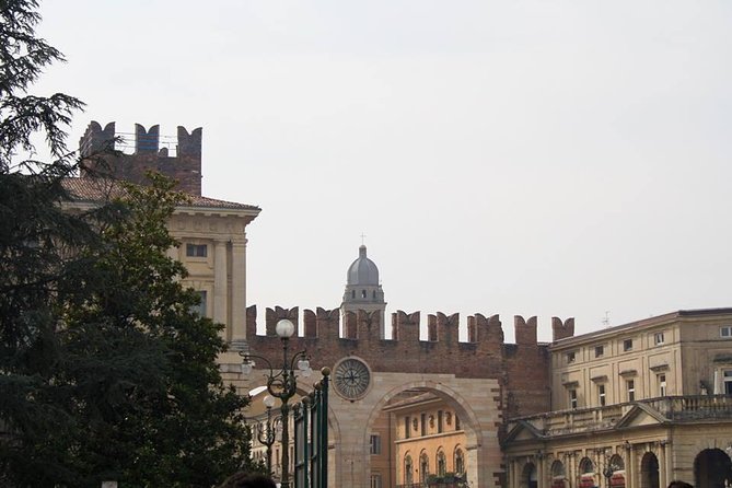 Verona City Sightseeing Walking Tour of Must-See Sites with Local Guide - How the guide changes everything (and what to do if you can’t hear)