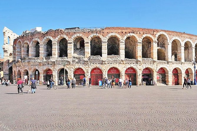 Verona City Sightseeing Walking Tour of Must-See Sites with Local Guide - Piazza Bra: starting at Verona’s main heart